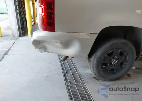 2010 Chevrolet Suburban 1500 Lt1 z USA, uszkodzony, nr VIN 1GNUKJE3XAR261788